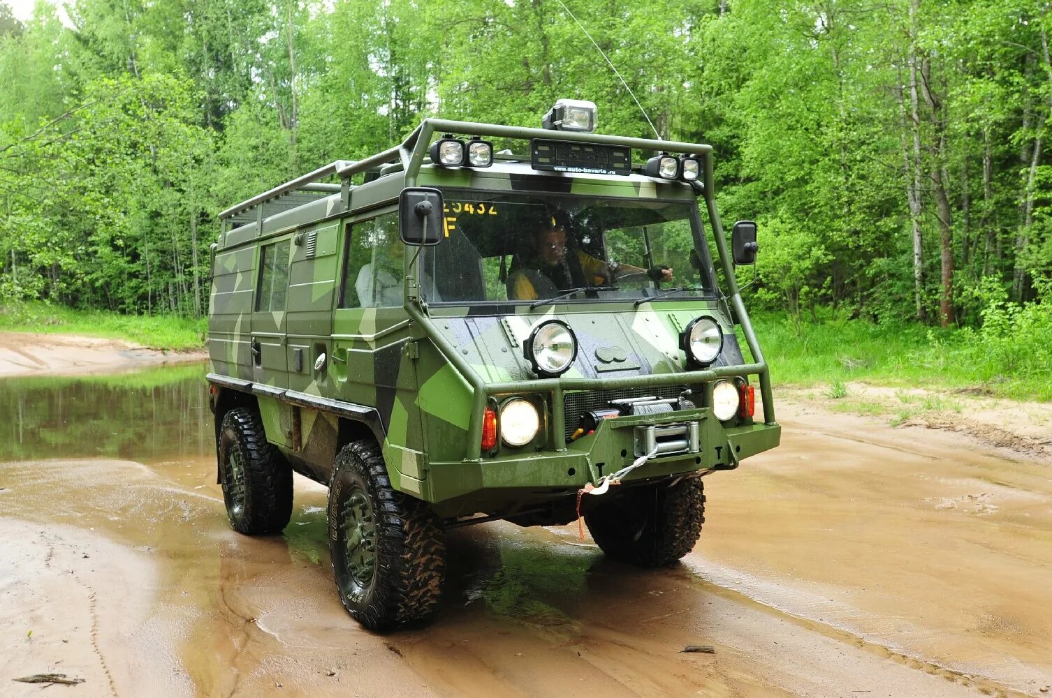 Ловля машин. УАЗ 37411. Пинцгауэр. Push Pinzgauer 710k. Puch Pinzgauer 710 внутри.