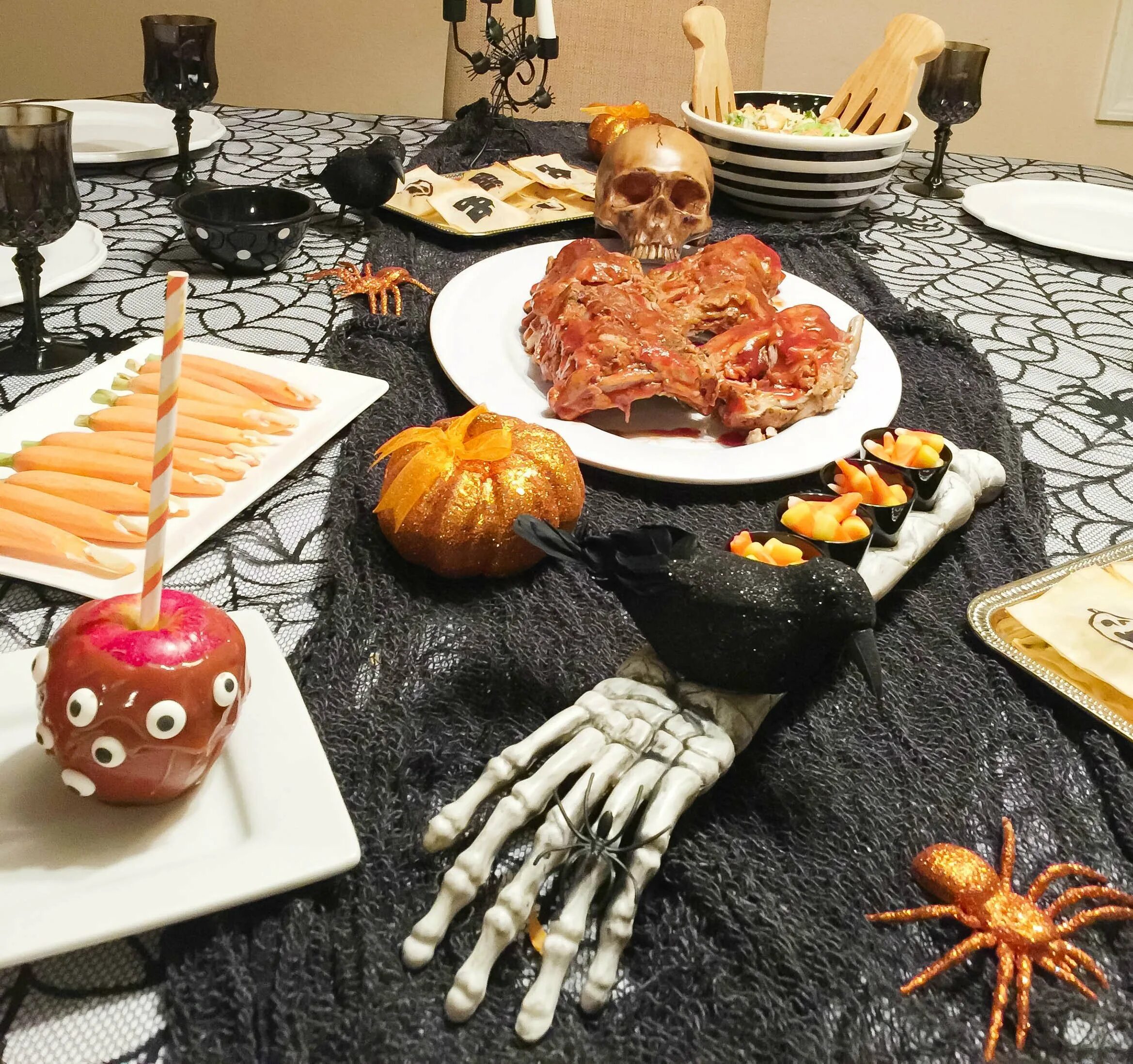Блюда на Хэллоуин. Украшение блюд на Хэллоуин. Праздничный стол на Хэллоуин. Еда на Хэллоуин для детей. Ужасный стол