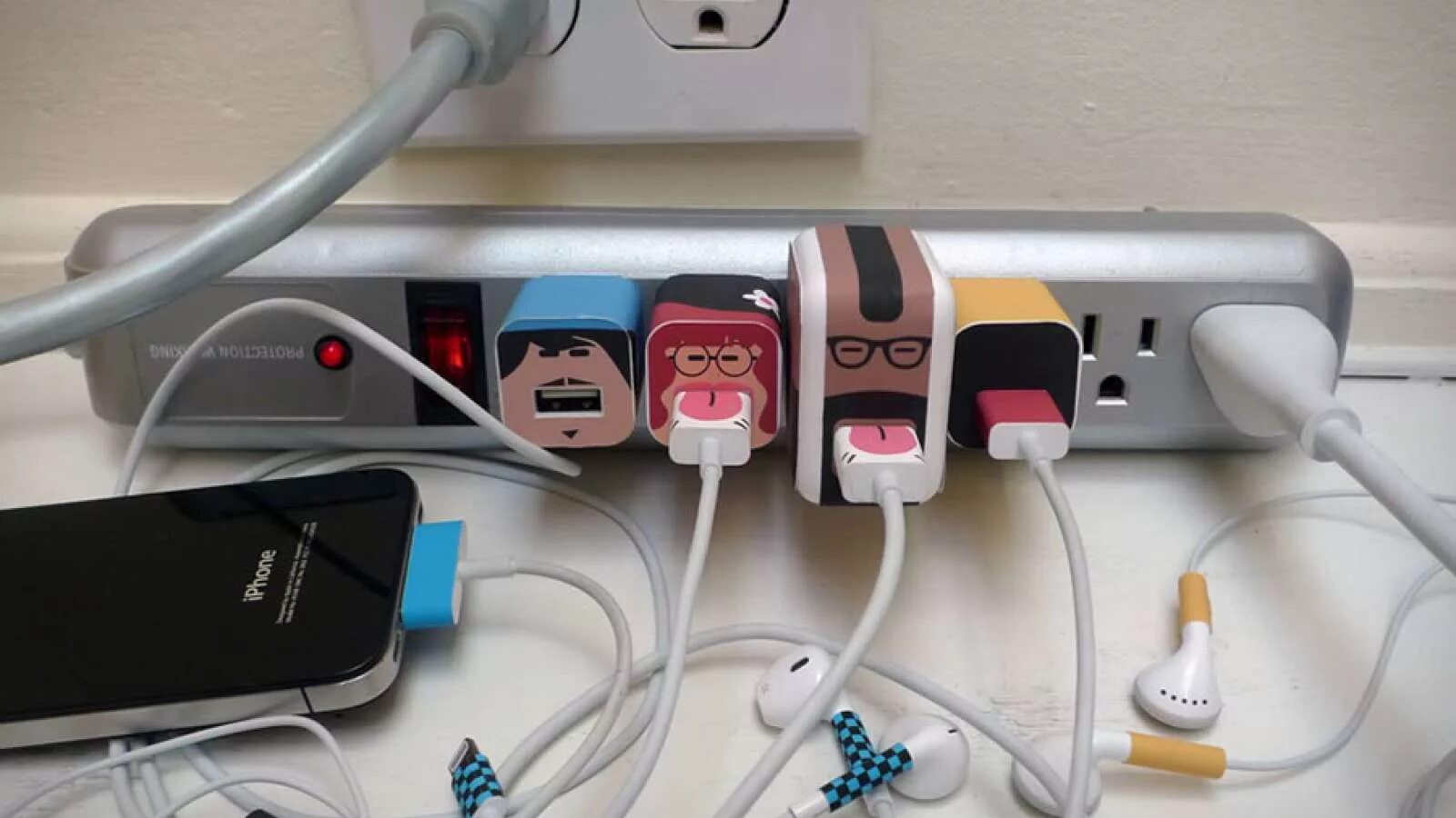 Зарядить не оригинальным проводом. Кабель зарядки тесла 2021. Зарядить не оригинальным проводом. Шнур лайтнинг для iphone. Неисправные провода.