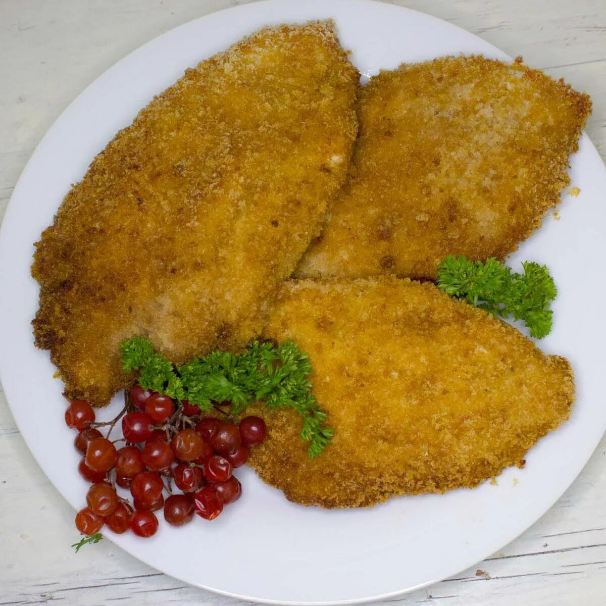 Шницель министерский. Шницель из куриной грудки. Шницель куриный в панировке. Шницель из куриной грудки. Шницель цалахат.