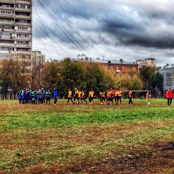 Стадион красный Балтиец Москва. Футбольное поле красный Балтиец. Стадион красный октябрь в Тушино. Стадион красный Выборжец.