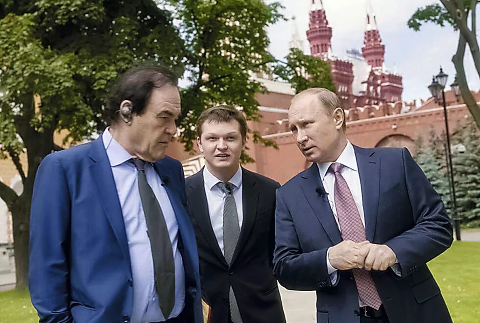 Интервью стоуна. Интервью оливера стоуна на американском тв. Интервью путина оливеру стоуну. Интервью с владимиром путиным оливер стоун. Интервью стоуна.