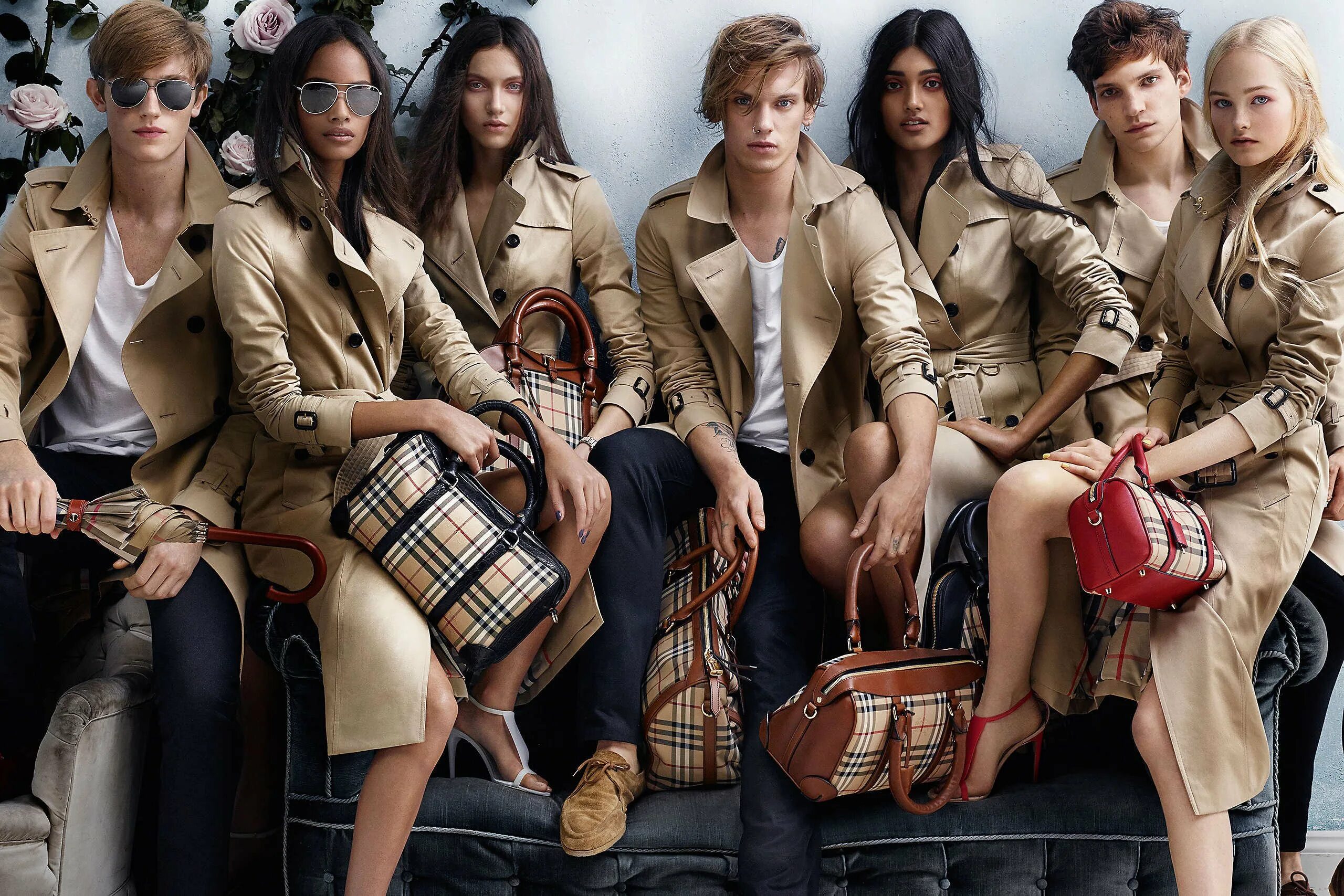 Берберри бренд тренч. Стиль Барбери. Burberry тренч 2014. Burberry Spring Summer 2022.