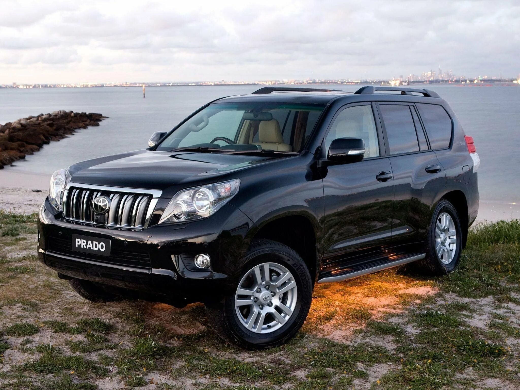 Купить прадо 18. Тойотаилэнд Крузер Прадо. Toyota Land Cruiser Prado 300. Тойота ленд Крузер Прадо 150. Тайота Лэнд Крузер Прада.