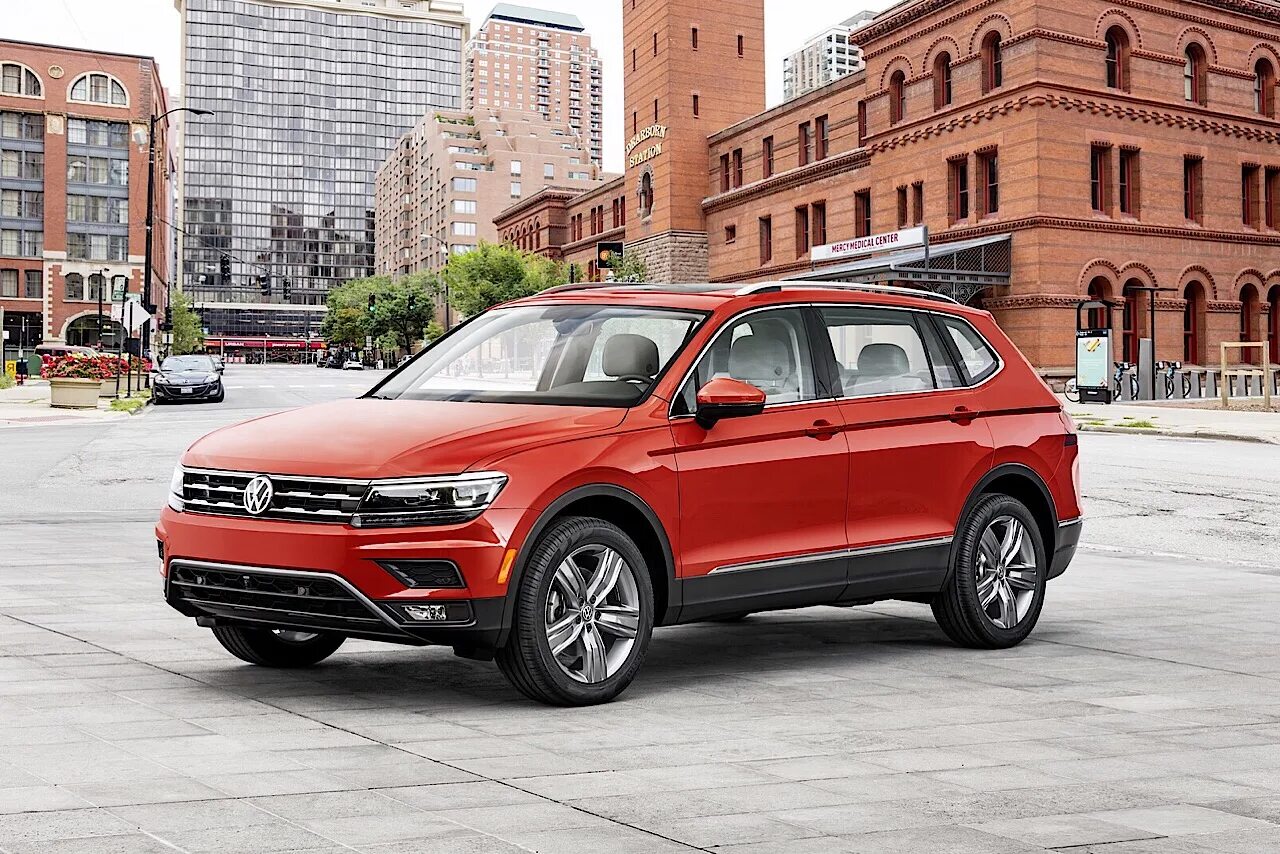 Новый volkswagen tiguan. Volkswagen Tiguan кроссовер. Volkswagen Тигуан 2018. Фольксваген Тигуан Allspace. Тигуан Volkswagen Tiguan.