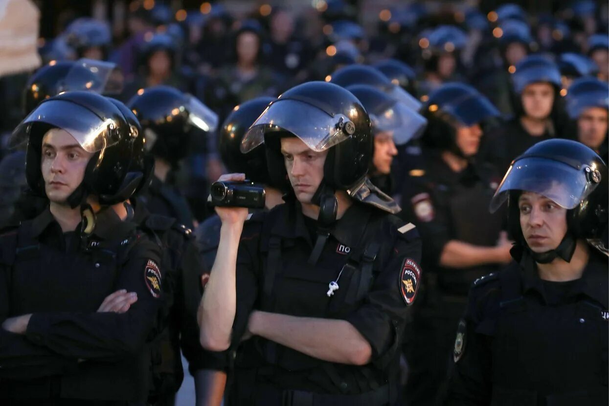 Оперативники центра э. Эшники на митингах. Полицейский. Эшник.