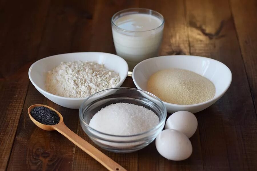 Кефир сахар мука рецепт. Ингредиенты для манника. Мука и яйца. Ингредиенты для манника на кефире. Яичная мука.