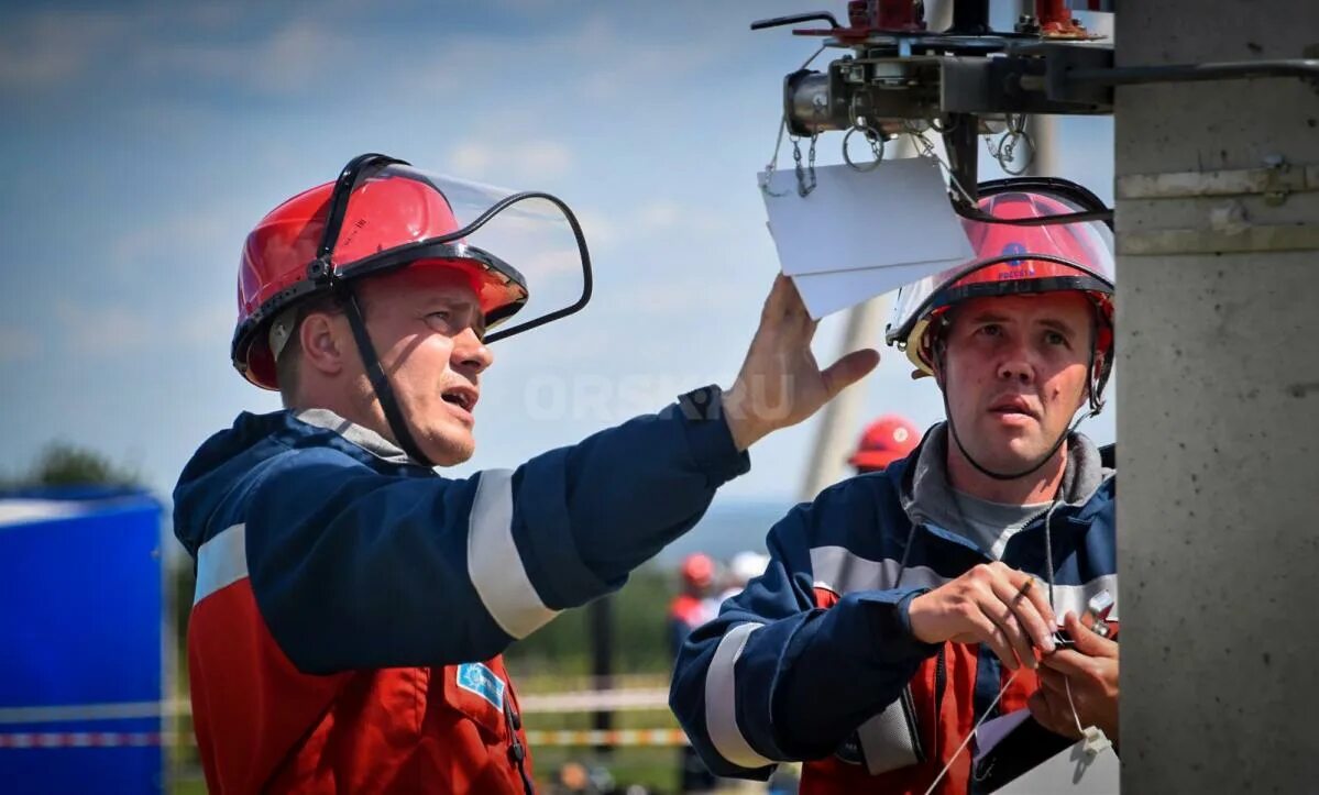 электромонтажник вахта. эл монтажник по силовым сетям и электрооборудованию. вахтовый метод работы электромонтажником. вахтовый метод работы электромонтажником. электромонтажник вахта.