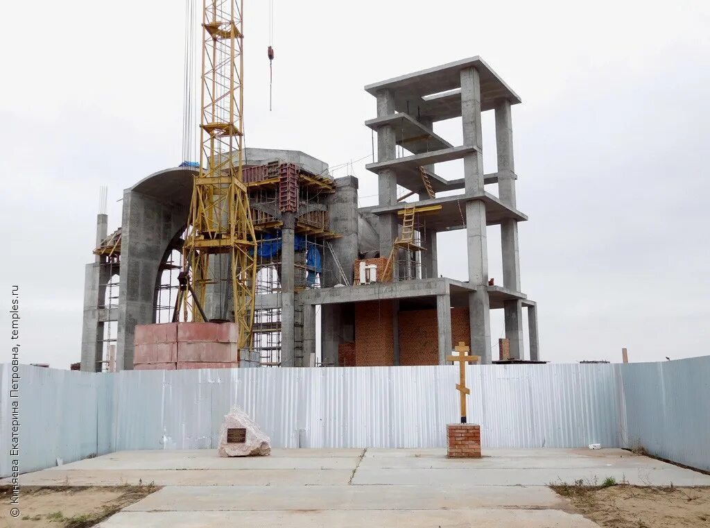 Храм южно-сахалинск. Храм николая чудотворца самара. Серафим саровский златоуст. Никольский храм южный город. Храм в южном городе.