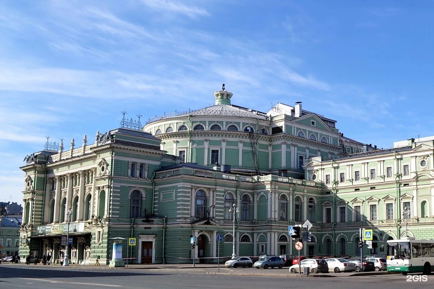 Мариинка сегодня. Мариинский театр Санкт-Петербург. Театр в Санкт-Петербурге Мариинский театр. Мариинский театр (Санкт-Петербург) архитектура. Театральная площадь 1 Санкт-Петербург Мариинский театр.