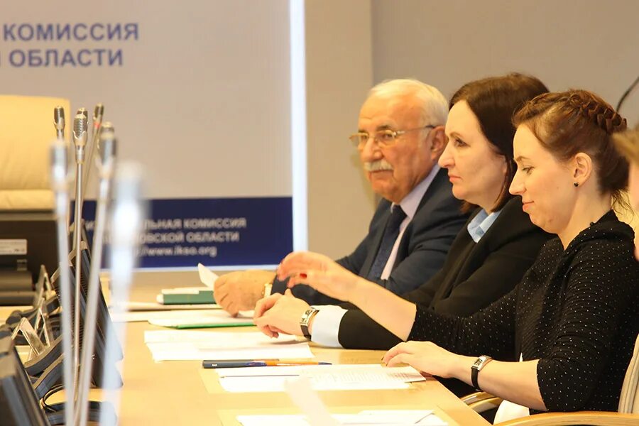 Свердловский избирком сайт. Избирательная комиссия свердловской области эмблема. Областная избирательная комиссия свердловской области. Избирательная комиссия свердловской области босенко. Клименко елена викторовна екатеринбург избирком.