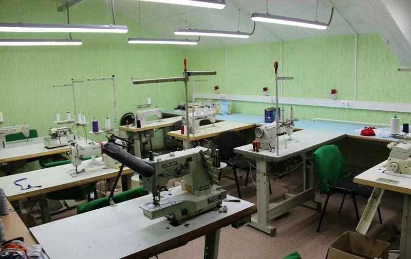 Сниму швейный цех. Освещение швейного цеха. Швейный цех. Шахтинский закройный цех. Сниму швейный цех.