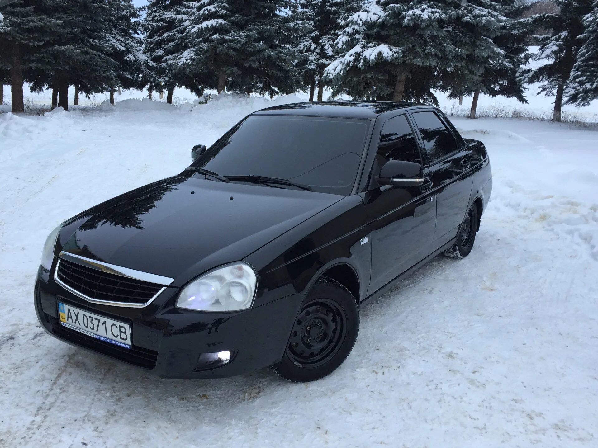 Ладу приору черного цвета