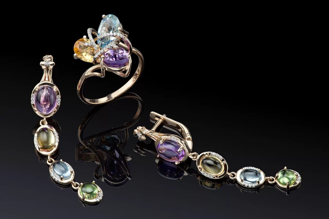 Уральские самоцветы ювелирные изделия. Украшения с полудрагоценными камнями. Изделия из драгоценных камней. Уральские самоцветы поделочные камни. Ювелирные украшения.