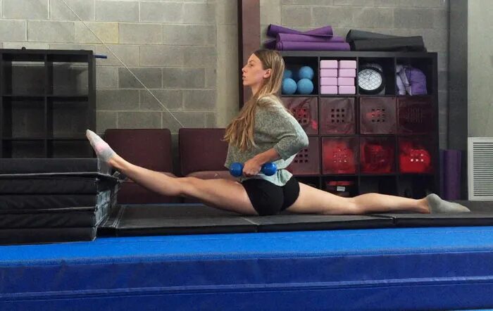 Splitting over. Oversplit 270. гимнастика oversplit. oversplit 270 degree. splits and oversplits  yoga stretch  gymnastics for актрисе.