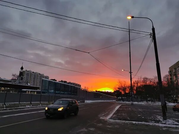 Закат вчера в Москве. Сегодняшний закат в Москве. Красивый закат в Москве 21 января. Вчера был самый красивый закат в Москве.