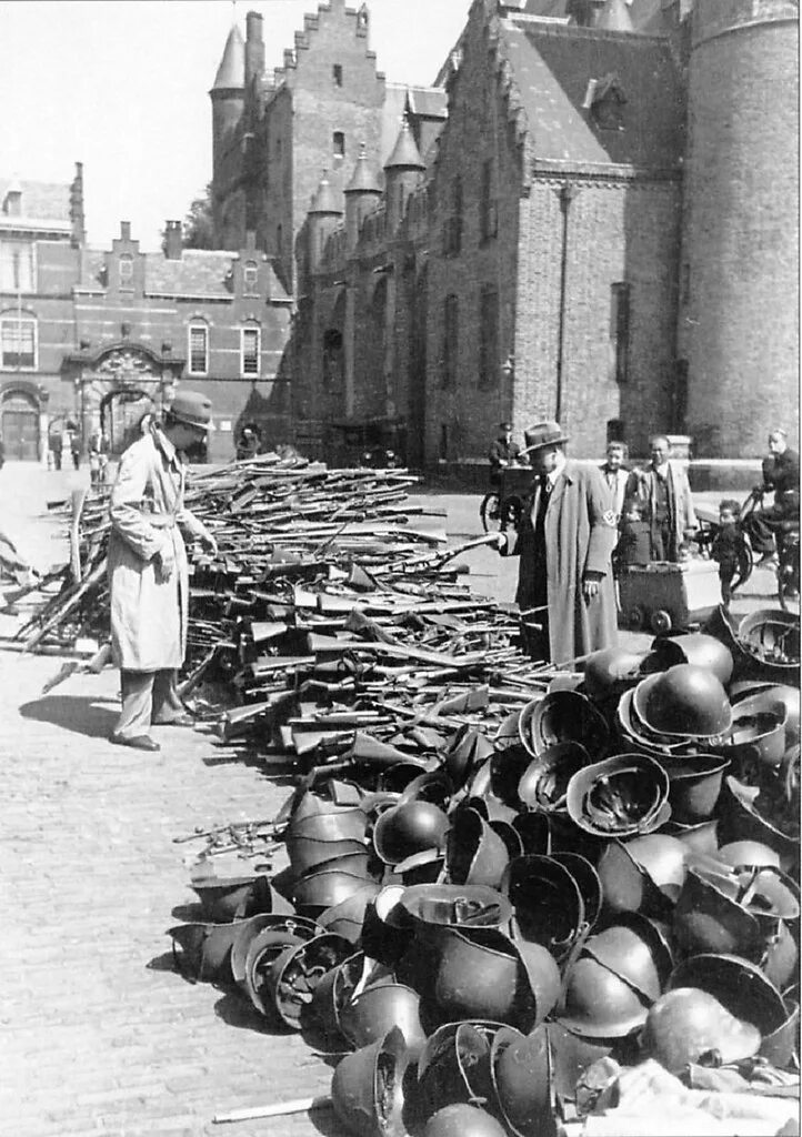 Капитуляция франции во второй. Бельгия 1940. Вторжение в Нидерланды 1940. Вторжение в Бельгию 1940. Май 1940 вторжение в Бельгию Нидерланды Люксембург.