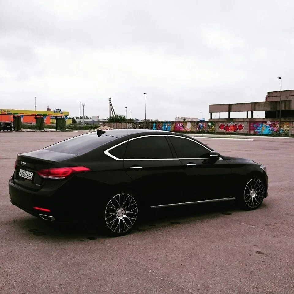 Хёндай Генезис черный тонированный. Genesis g80 r20. Genesis g80 Black Tuning. Hyundai Genesis тонированный. Диски на генезис