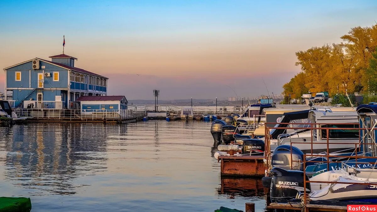 городской причал университетская набережная, санкт-петербург. санкт-петербург набережная реки фонтанки прогулки по рекам и каналам. общественная пристань. общественная пристань. вольск дебаркадер.