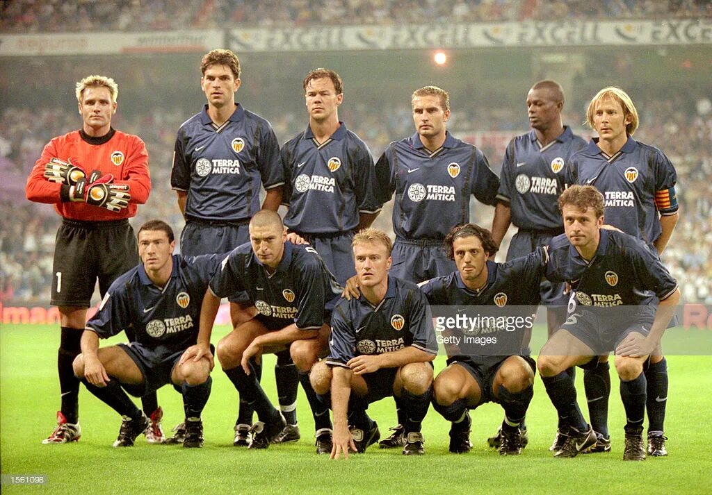 Фк 2000 состав. Valencia fc 2001. фк валенсия 2002. реал мадрид 2000. валенсия фк 1999 2000.