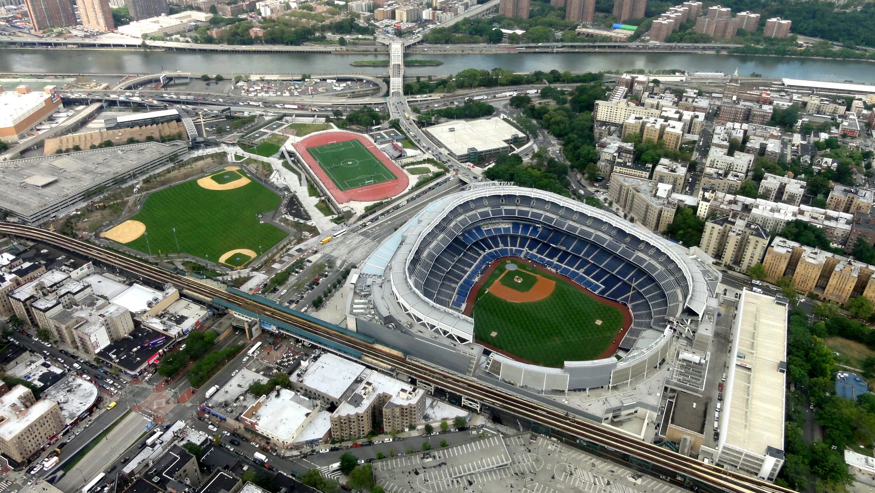 Стадион википедия. Стадион Нью Йорк Янкиз. Aerial view of a Soccer field and the Stadium.