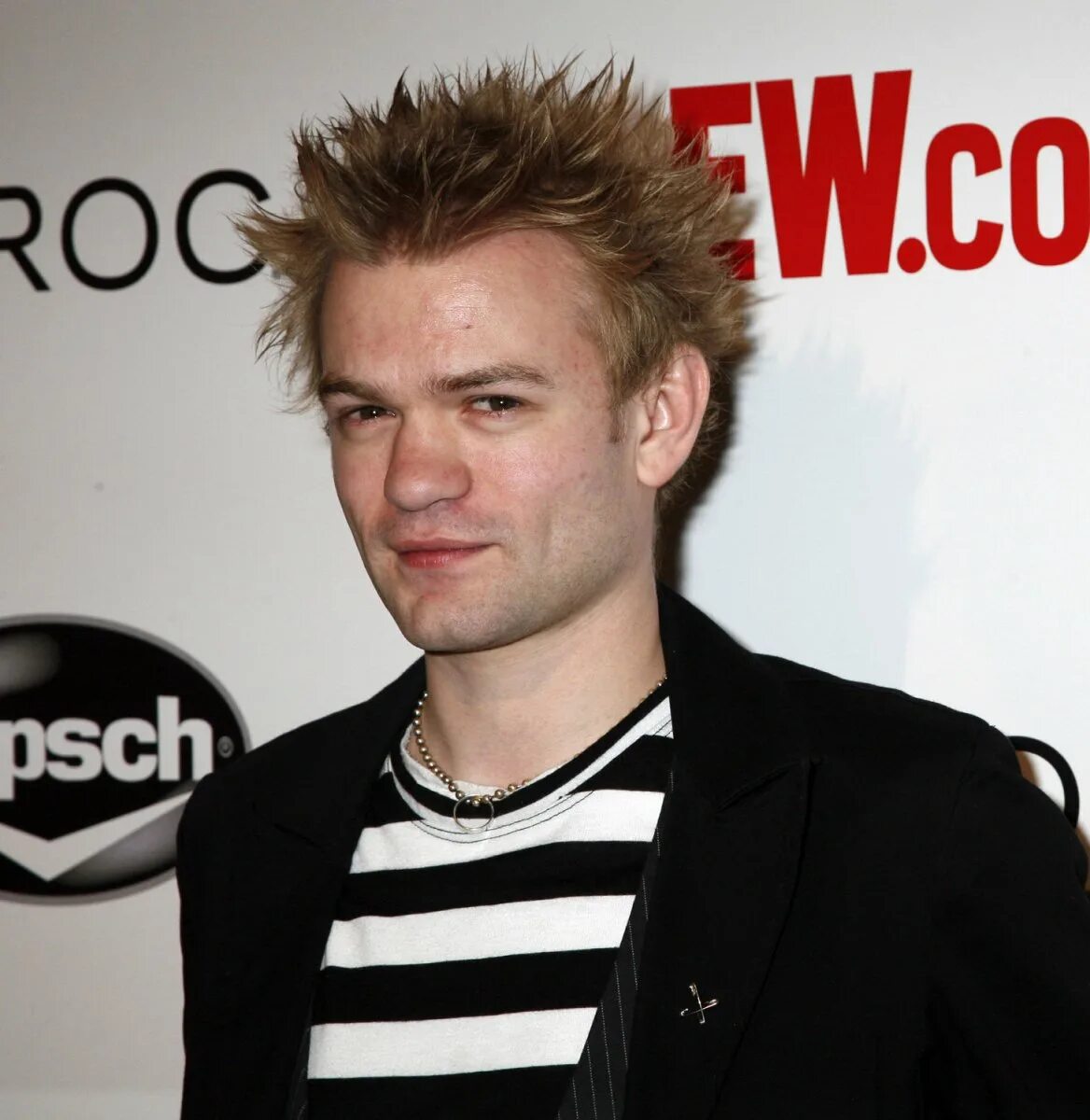 Дерик уибли. Sum 41 солист. sum 41 дерик уибли. sum 41 фронтмен.
