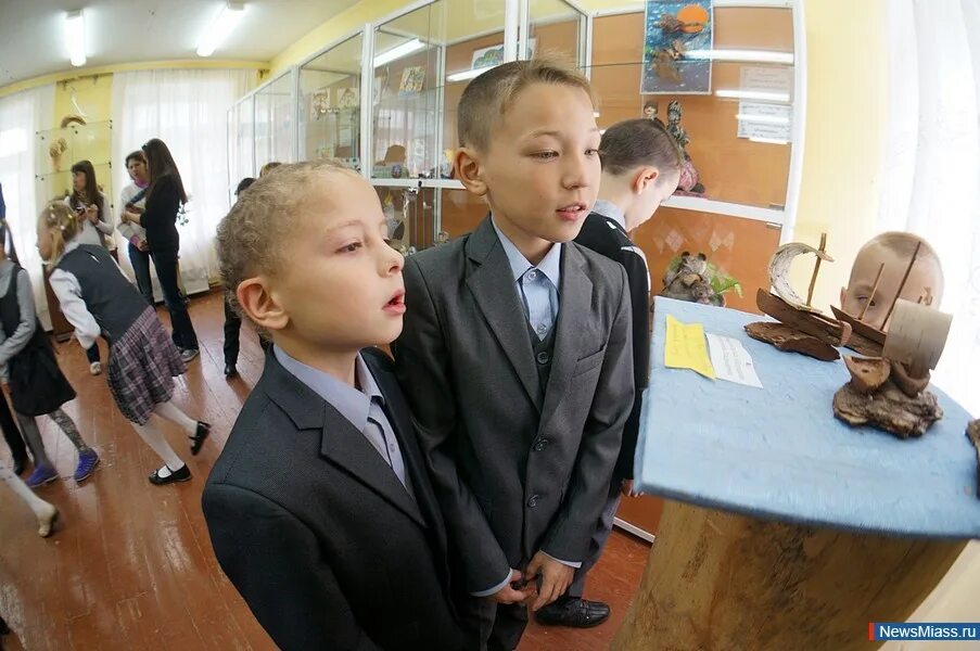 Рекламное агентство нео миасс. Ул. Автошанс миасс автошкола. Лихачёва 43 миасс. Работа хх миасс.