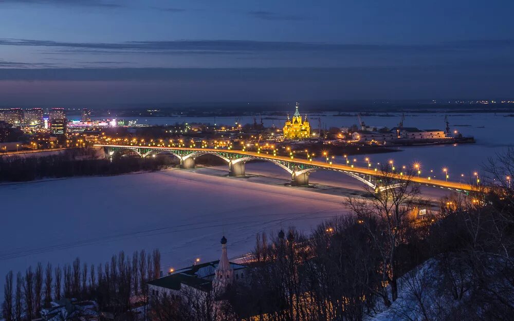 Тур в нижний новгород на 3 дня. Нижний Новгород стрелка зимой. Ночная стрелка Нижнего Новгорода. Нижний Новгород Новгород стрелка зимой. Нижний Новгород зима стрелка.