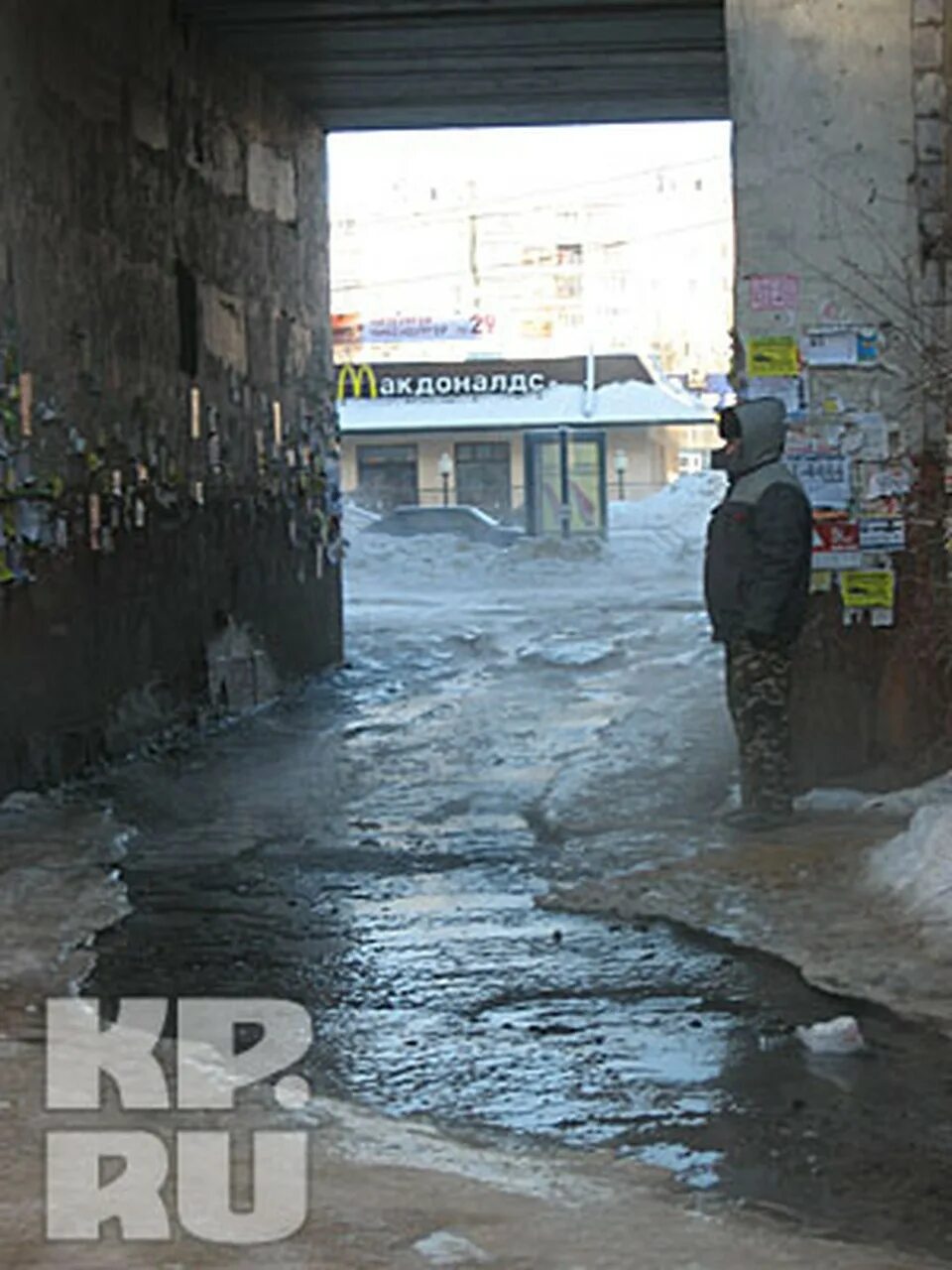 В октябрьском нет воды сегодня почему. На улице Пражская прорвало трубу. Нет воды в Северном районе Воронежа сегодня. Почему нет воды в Северном районе Воронеж сегодня сейчас. Прорыв трубы водоснабжения в деревне затопило улицу фото.