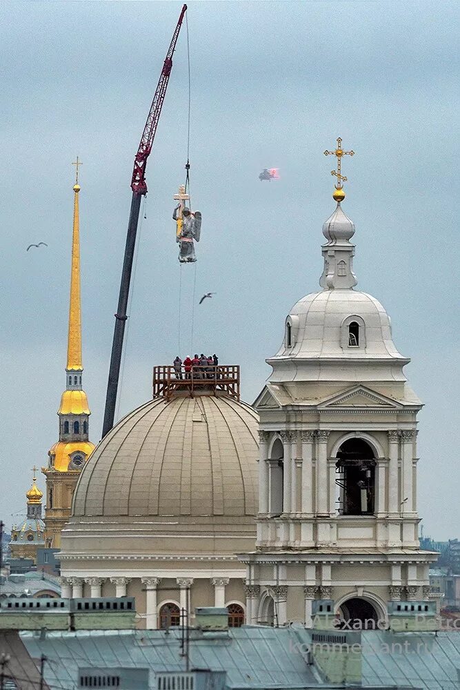 Святая на васильевском острове святой. Храм Святой Екатерины в Санкт-Петербурге на Васильевском острове. Ангел на Церковь Святой Екатерины в Санкт-Петербурге на Васильевском. Церковь Святой Екатерины на Васильевском острове ангел на куполе. Ангел на куполе церкви Святой Екатерины на Васильевском.