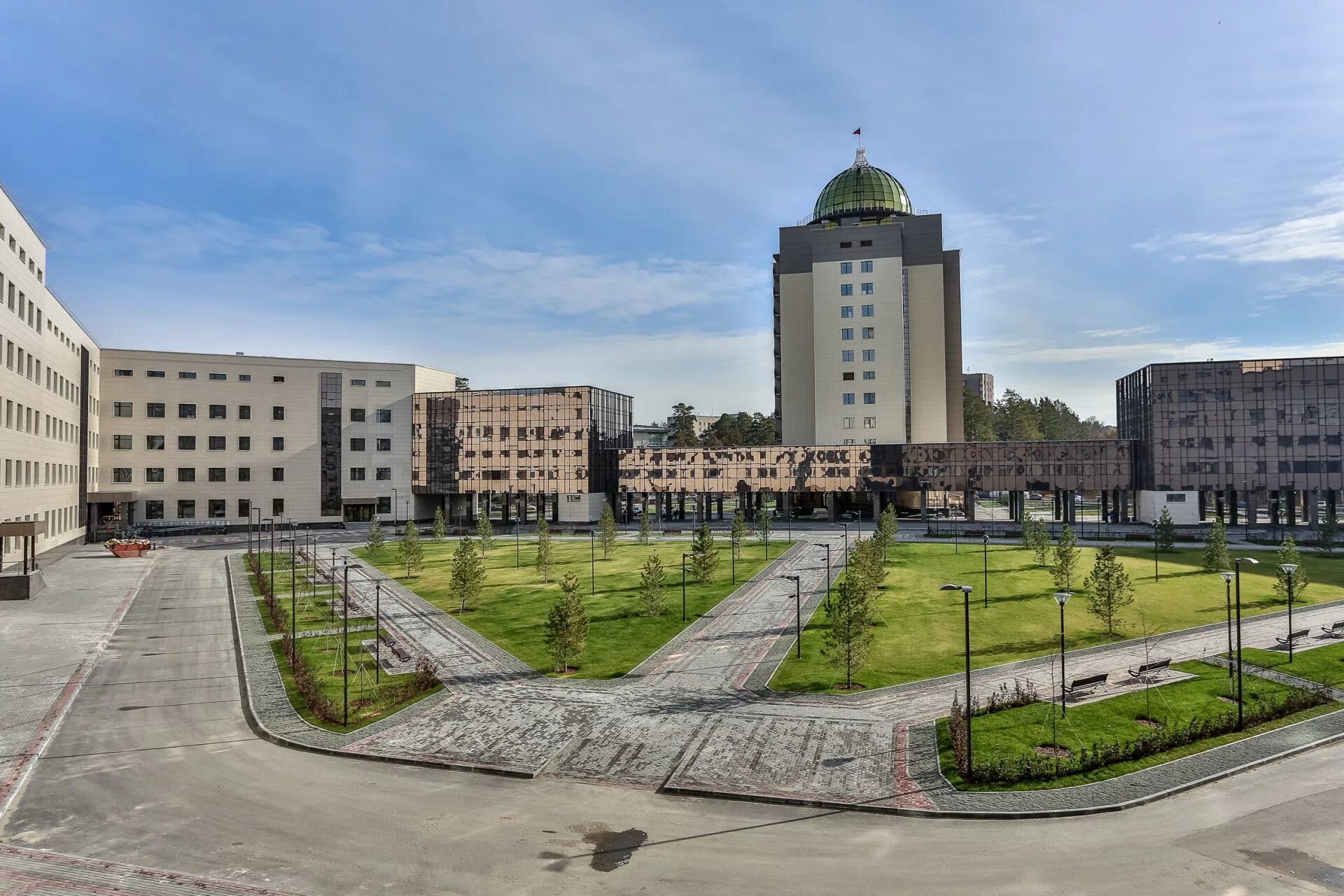 Новосибирский государственный университет пирогова 1. Нгу новосибирск главный корпус. Новосибирский государственный университет академгородок. Лучшие молодежные сми. Изумрудный naumen.