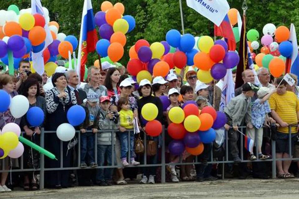 Работа в г дзержинск. Праздник дня города Дзержинск. День города Дзержинск. День города Дзержинск парад. Дзержинск Московская область день города.