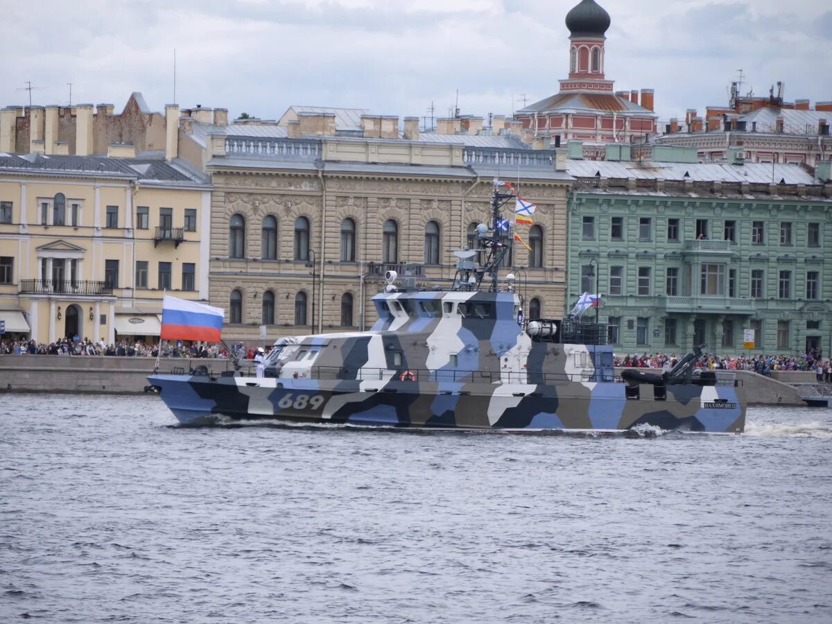 парад мосты. парад мосты. питер поднятие моста. день военно-морского флота в санкт-петербурге. парад мосты.