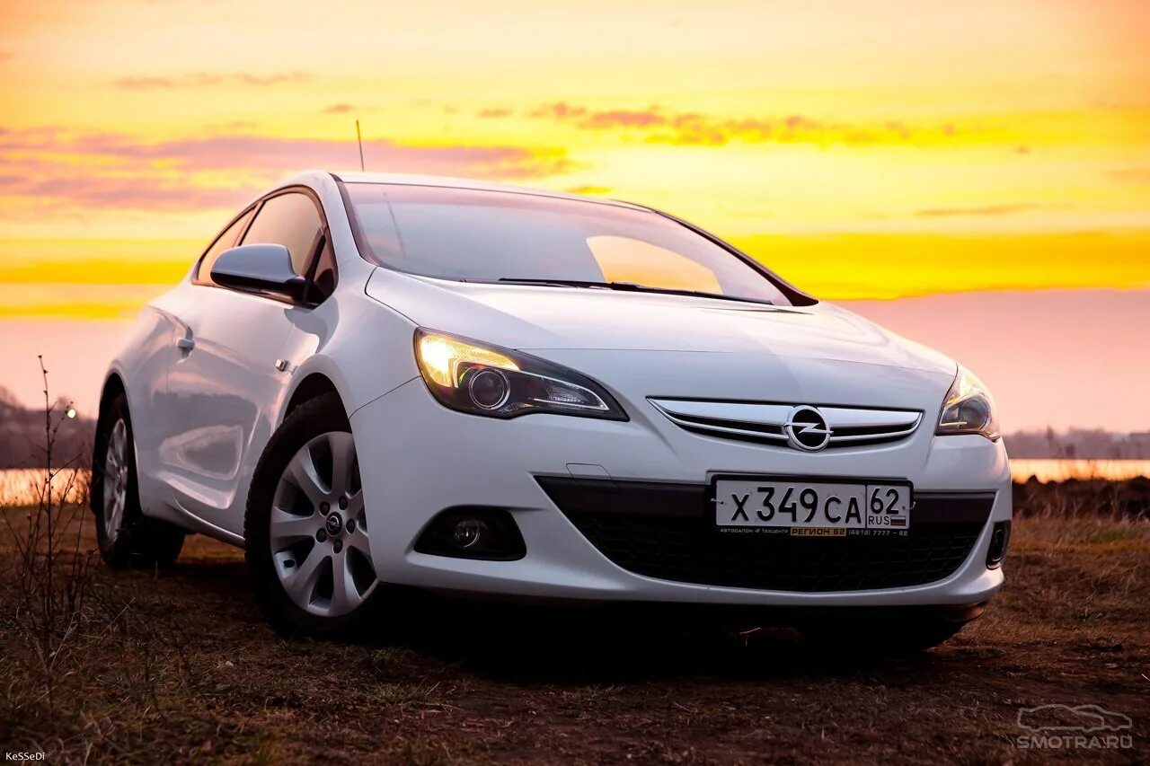 Почему на машине опель. Opel Astra GTC. Opel Astra j GTC белый. Opel Astra GTC 1.8.