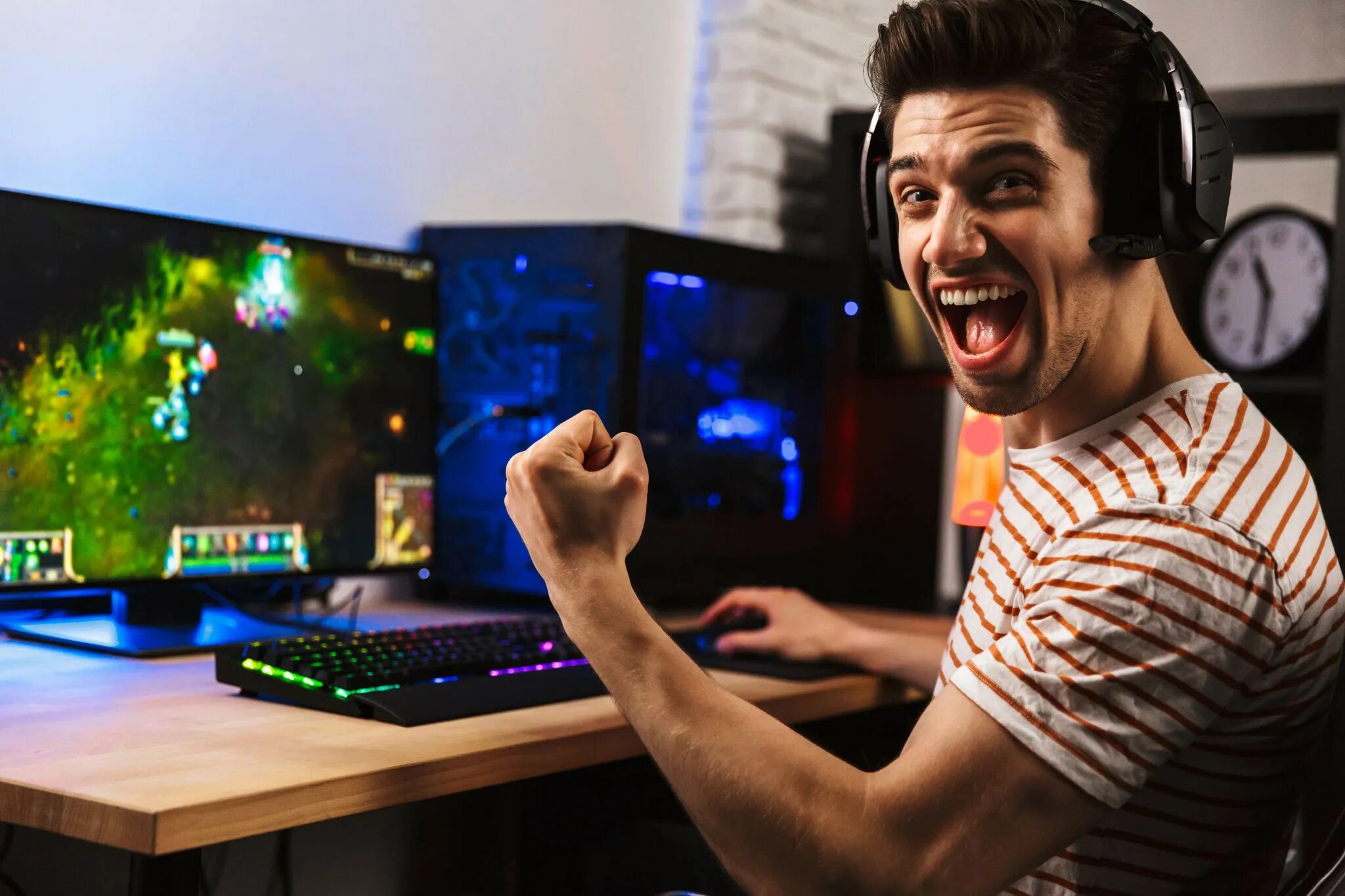 I like playing computer. I like playing computer