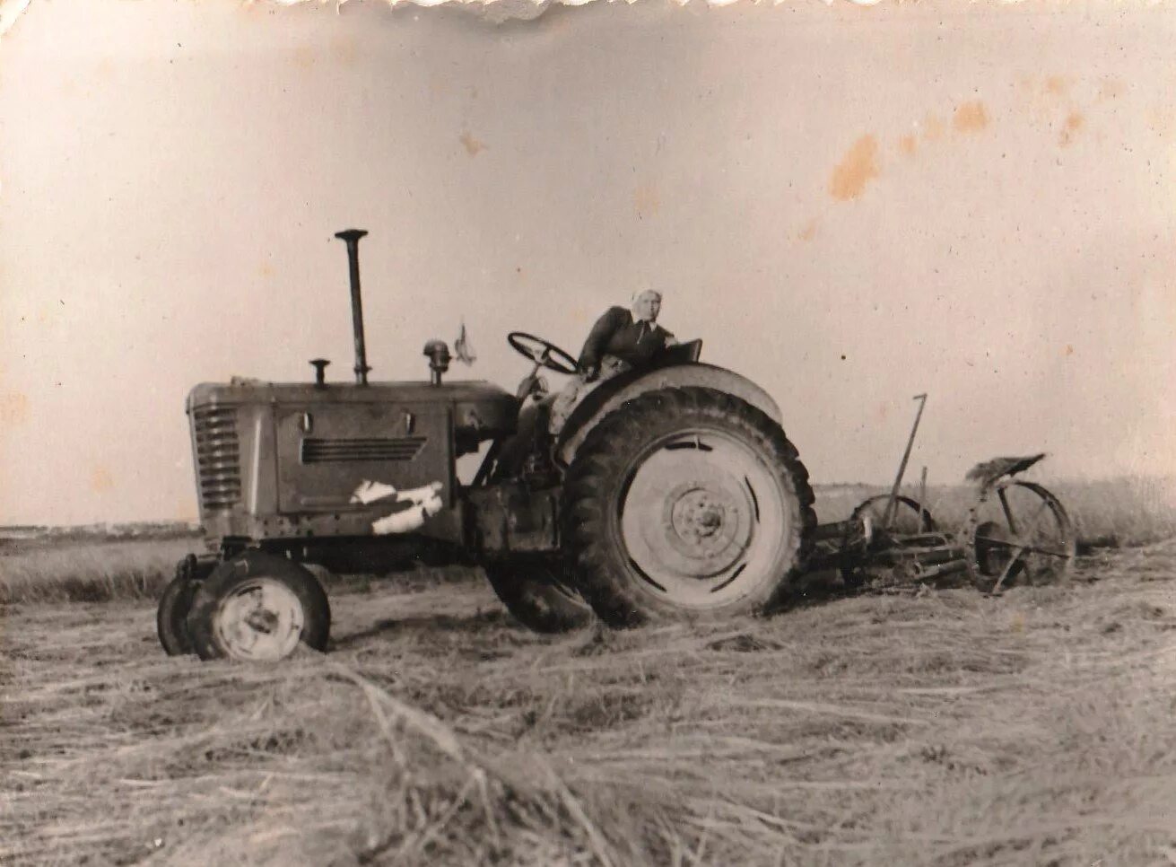 МТЗ 50 посевная. Трактор МТЗ-2 СССР. Трактор МТЗ 1960 года. МТЗ 5 посевная. Тракторный маи