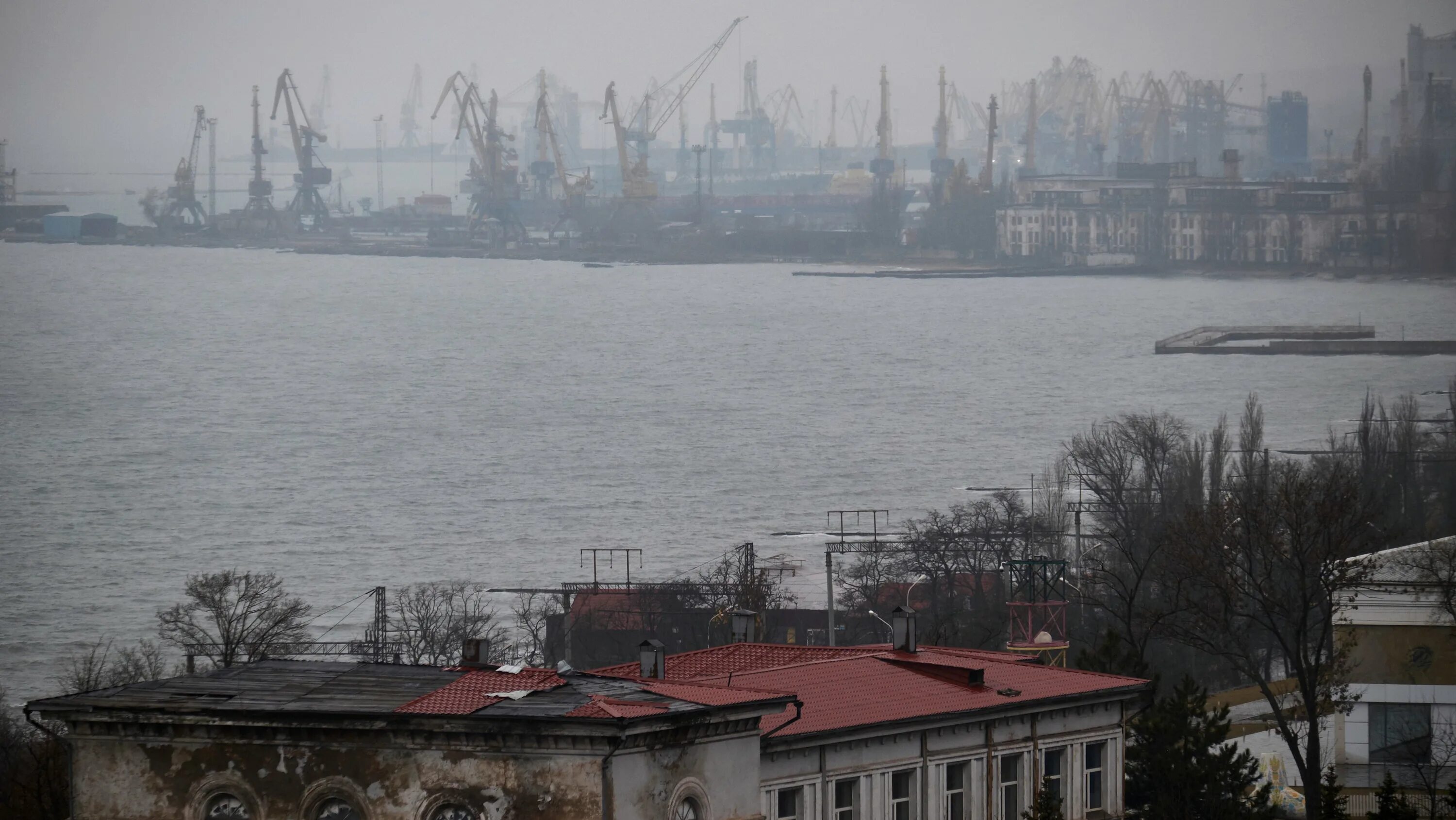 Мариуполь флот. Корабль Мариуполь. Мариуполь вид на море. Порт Мариуполь Россия.