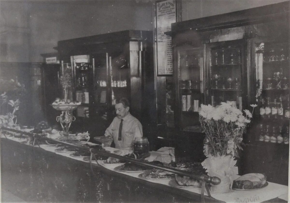 Революционный буфет. Ресторан ссср 30е. санаторий ссср 1930 столовая. буфет 19 век кафе. кафе в 1930 в ссср.