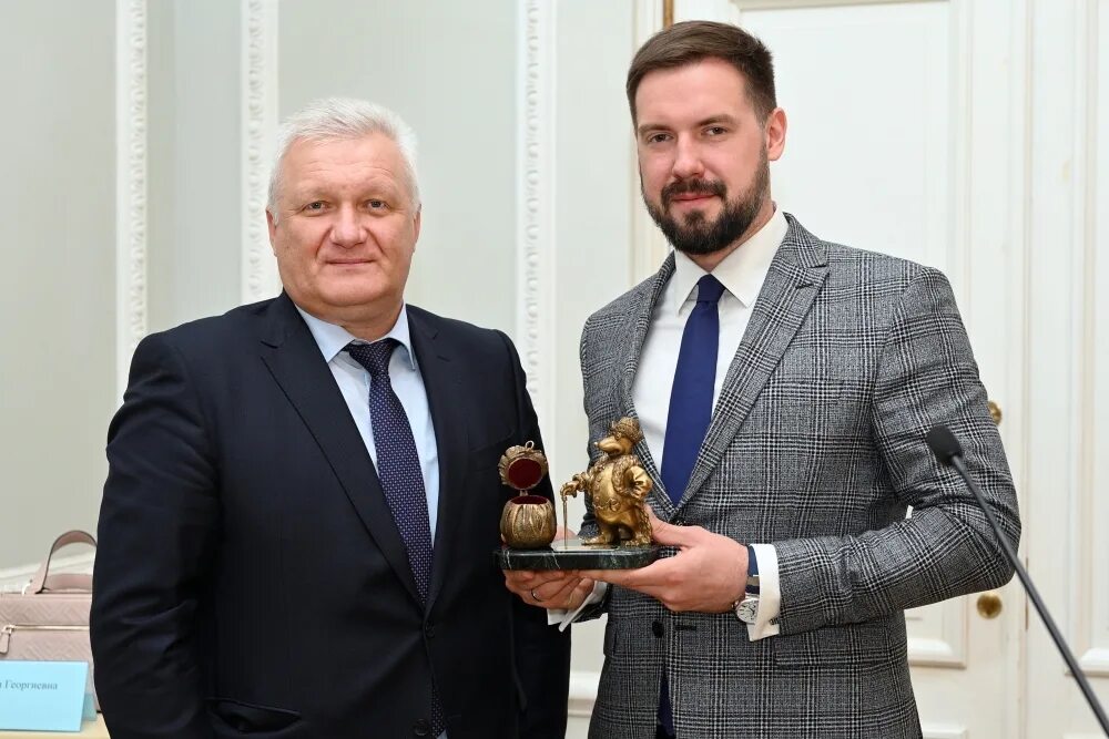 Глава комитета финансов