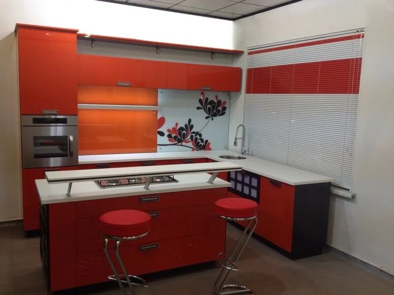 кухни угловые в коломне. красная глянцевая кухня. мебельщик луховицы. мебель для кухни по индивидуальному проекту. кухни в коломне в маленькие кухни.