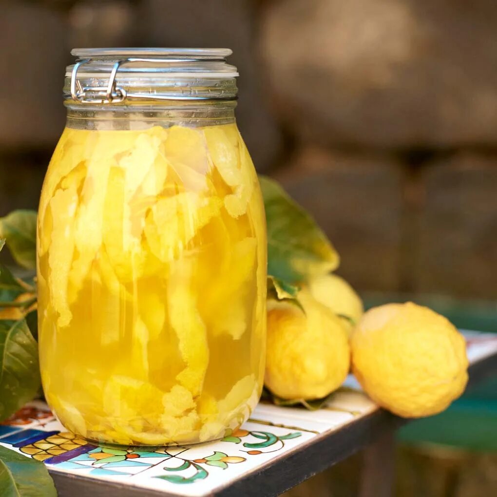 Лимончелло фото рецепт. Лимоны для Лимончелло. Миндаль Лимончелло. Лимончелло сорт. Лимончелло фото.