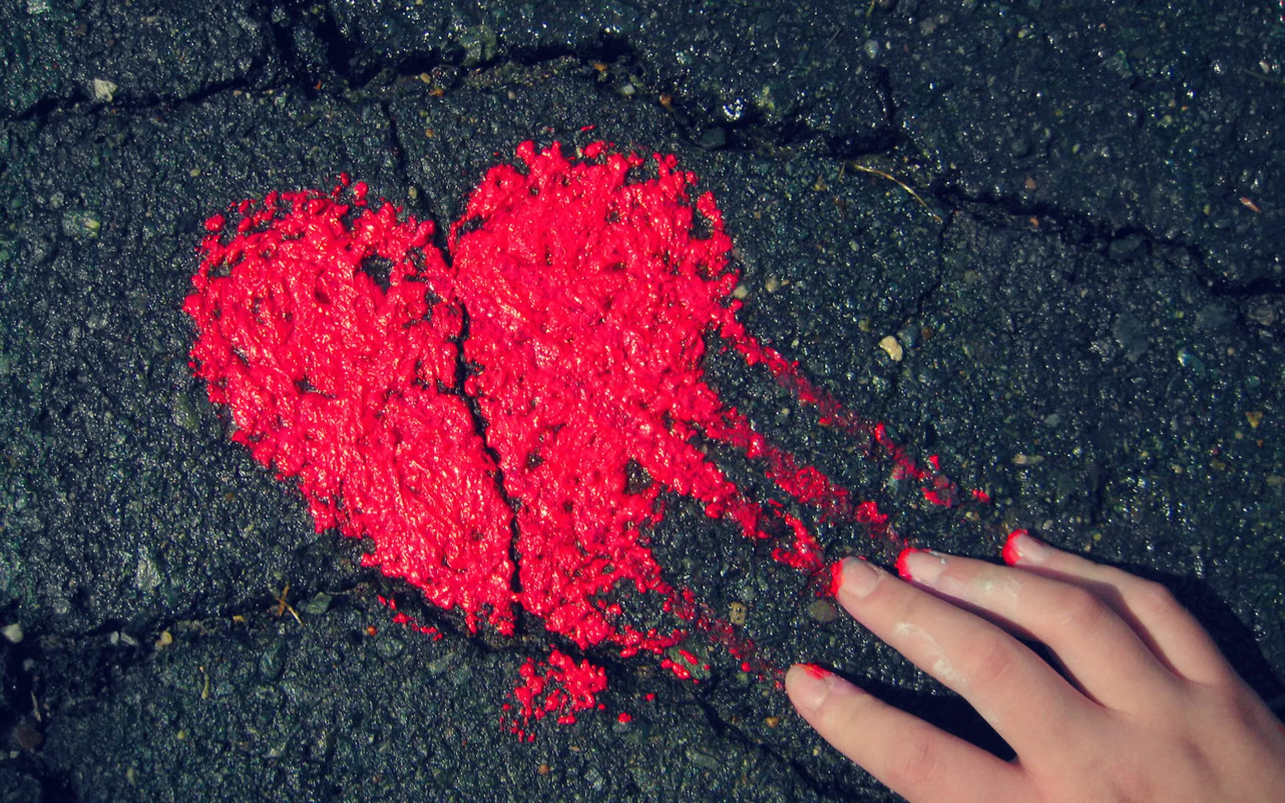 Сломанное сердце черное. Пропавшее сердце. Девушка с каменным сердцем. Пропавшее сердце. Пропавшее сердце.