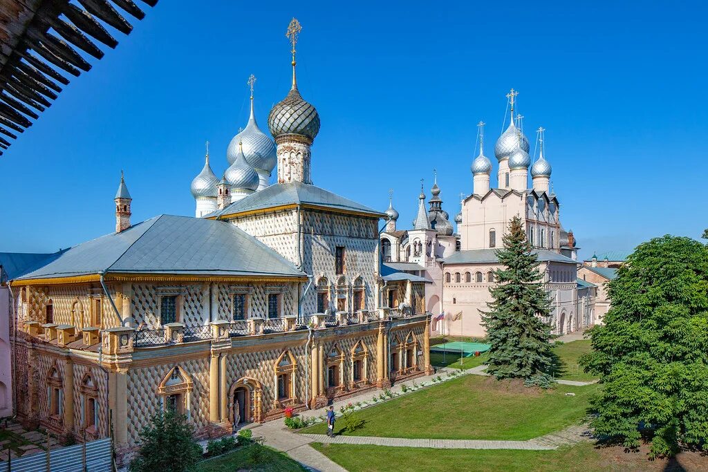 В каком городе находилась резиденция митрополита. Ростовский Кремль митрополичий двор. Архиерейский двор Ростов Великий. Митрополичий двор в Ростове Великом. Митрополичий сад Ростовского Кремля.