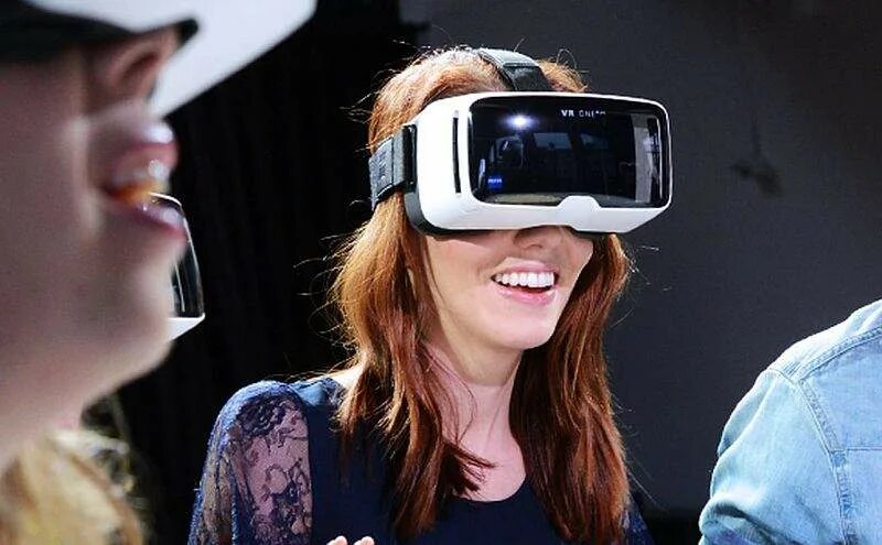 Neon vr очки. Очки окулус 3. Vr шлем samsung. Виртуальная реальность видео. Виар очки окулус.