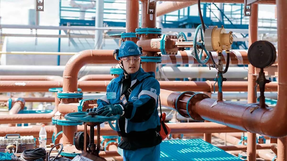 Сайт газпрома оренбург. Газпромнефть оренбург. воропаева газпромнефть оренбург. нефтяной завод оренбург.