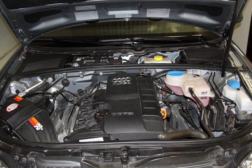 Акб ауди а4 1. 6 2006 год акб. Ауди а4 где находится аккумулятор. Audi q5 акб. Ауди а4 где находится аккумулятор.