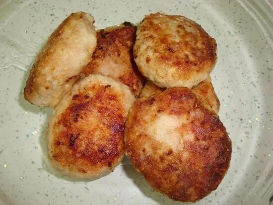 Сочные котлеты из фарша с капустой. Сочные котлеты с капустой. котлеты из фарша и капусты. котлеты с капустой и фаршем. котлеты из фарша с капу.