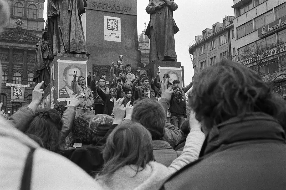 Революция в Чехословакии 1989. Прага 1989г. Бархатная революция. Бархатная революция 1989 г в Чехословакии. 17 Ноября 1989 Прага.