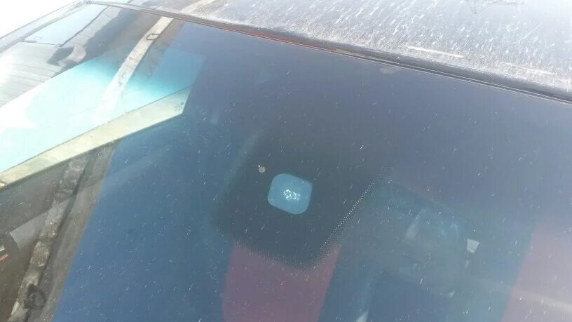 Дождь после замены лобового. Датчик дождя на лобовом стекле хс70. Hyundai Solaris 2014 лобовое стекло под датчик дождя. Mondeo 3 лобовое стекло с датчиком дождя. Датчик дождя на лобовом стекле lx570.