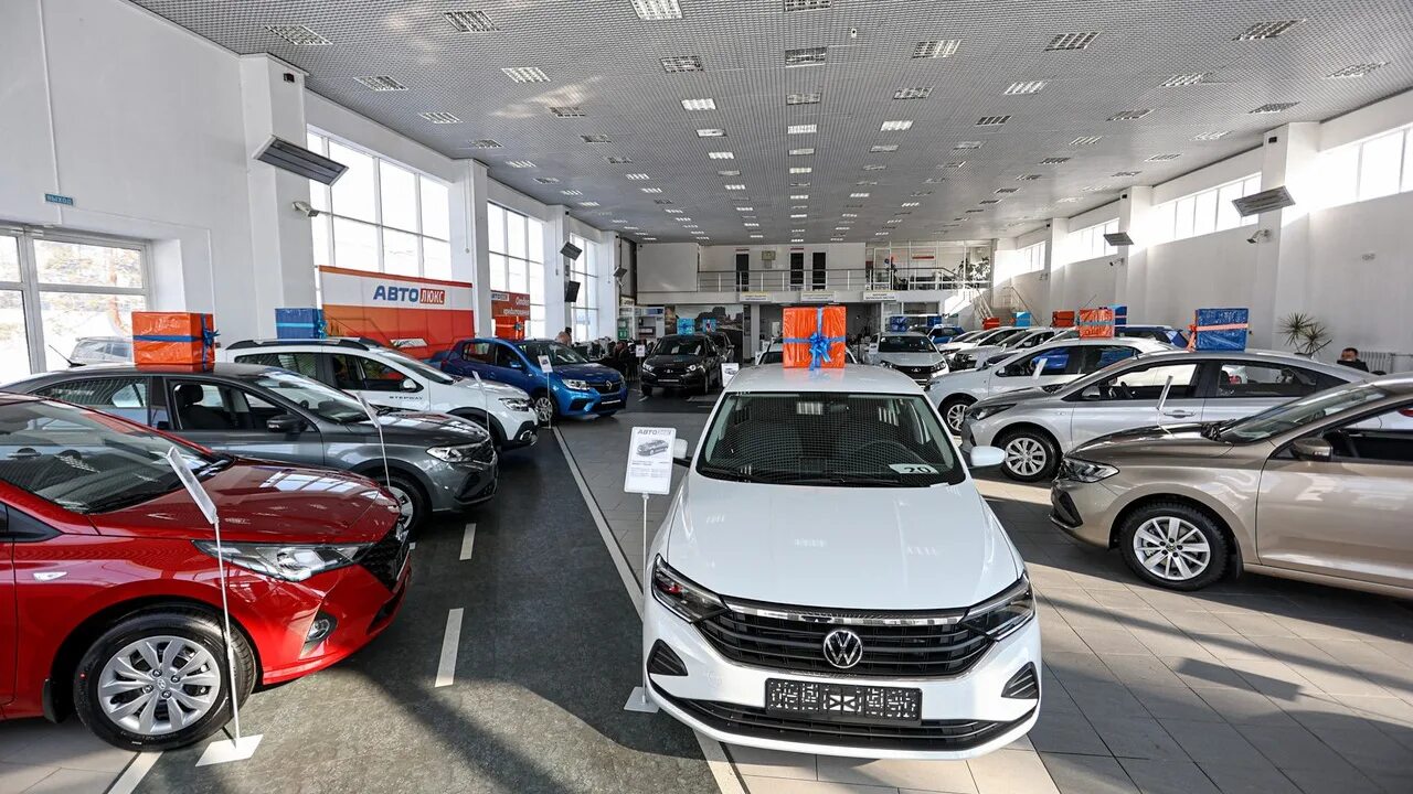 Льготное автокредитование. Независимость автосалон. Авто в кредит в салонах челябинска. Много машин автосалон. Автосалон братьев кашириных.